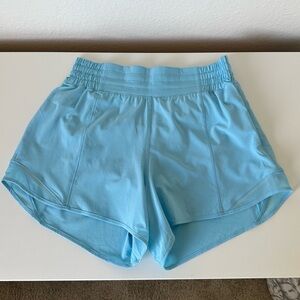lululemon - hotty hot HR short 4” - baby blue - 6